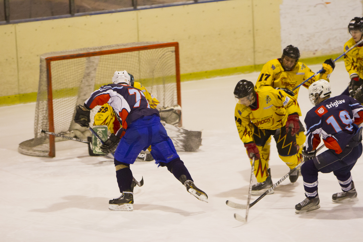 KHL Zagreb vs KHL Mladost seniori07.01.2013 0150